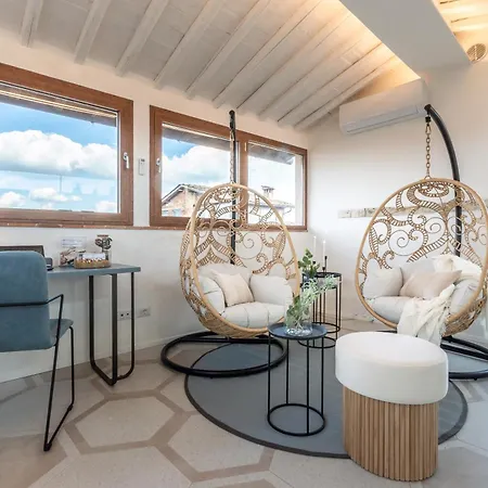 Abbraccio Di * سيينا